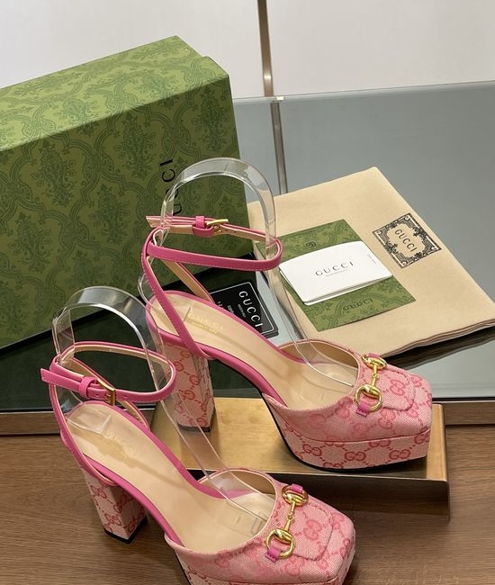 Gucci Buckle Decor Patent Leather Platform Heeled Sandals