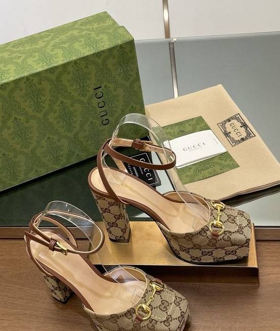 Gucci Buckle Decor Patent Leather Platform Heeled Sandals