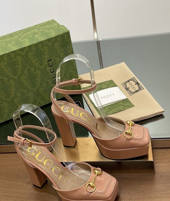 Gucci Buckle Decor Patent Leather Platform Heeled Sandals