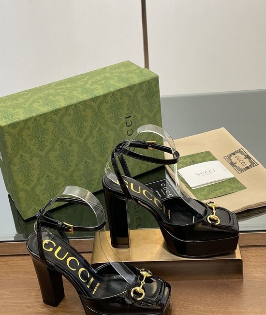Gucci Buckle Decor Patent Leather Platform Heeled Sandals