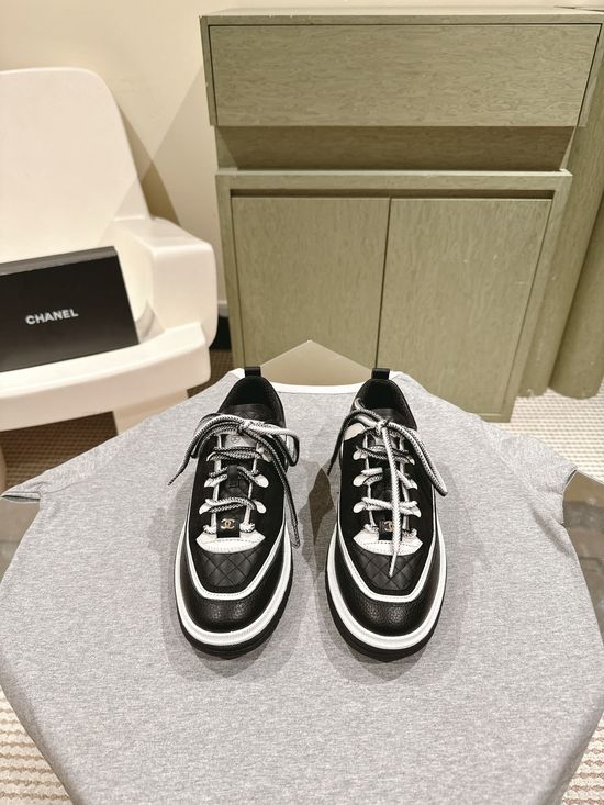 Chanel Two-tone Leather Casual Sneakers with Thick Sole