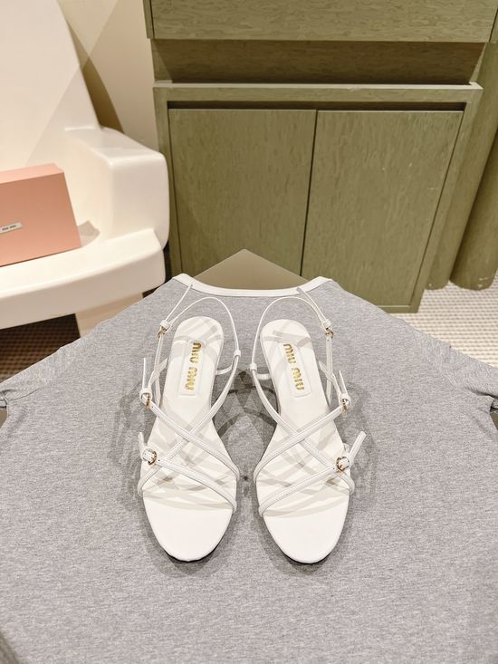 Miu Miu Pointed Toe Kitten Heel Leather Sandals