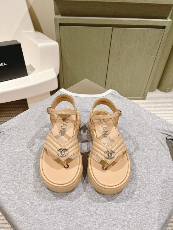Gucci Classic Embroidered Logo Leather Slides