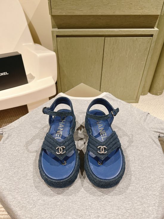 Gucci Classic Embroidered Logo Leather Slides