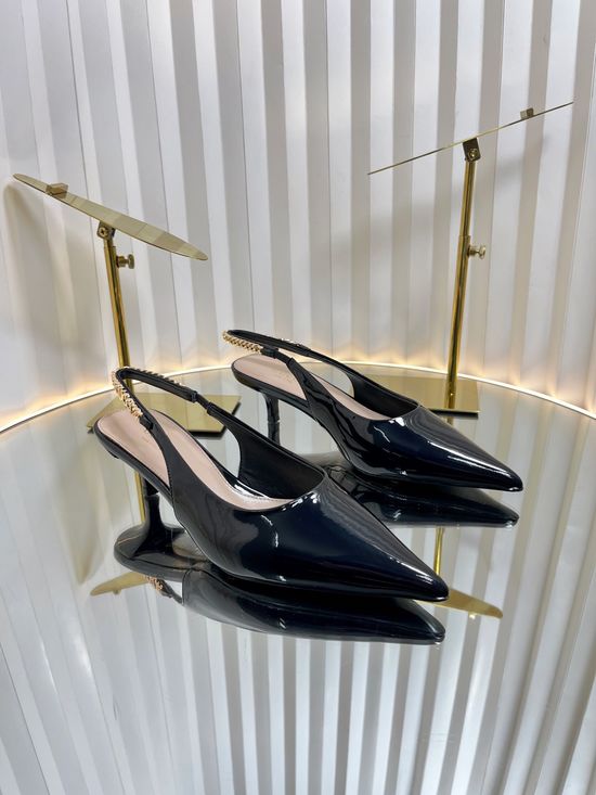 Gucci Pointed Toe Patent Leather Heel Dress Pumps
