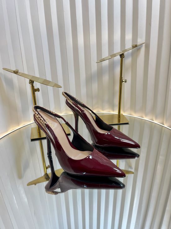 Gucci Pointed Toe Patent Leather Heel Dress Pumps
