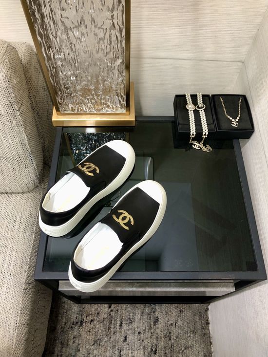 Chanel Genuine Leather Upper Casual Comfort Walking Sneakers