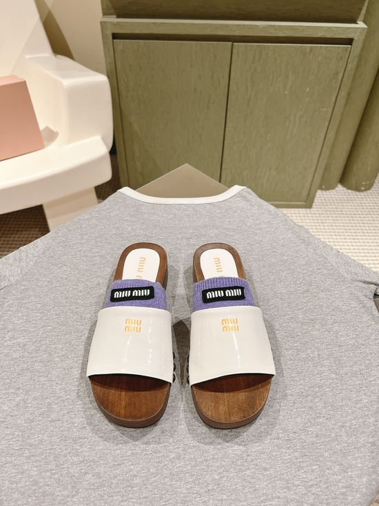Miu Miu Embroidered Logo Comfortable Fashion Slides