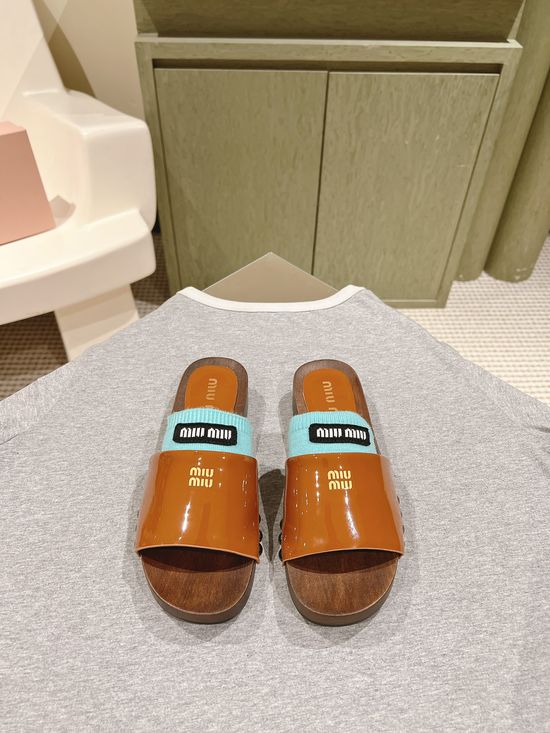 Miu Miu Embroidered Logo Comfortable Fashion Slides