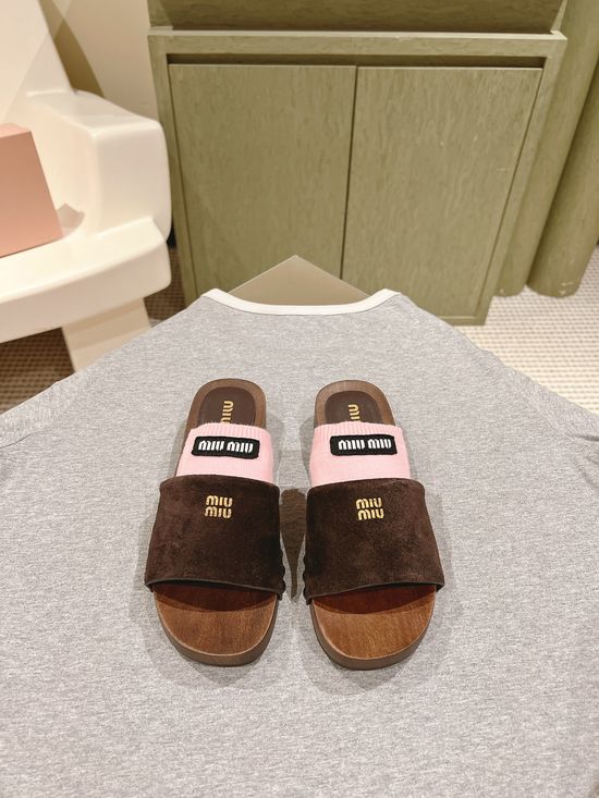 Miu Miu Embroidered Logo Comfortable Fashion Slides