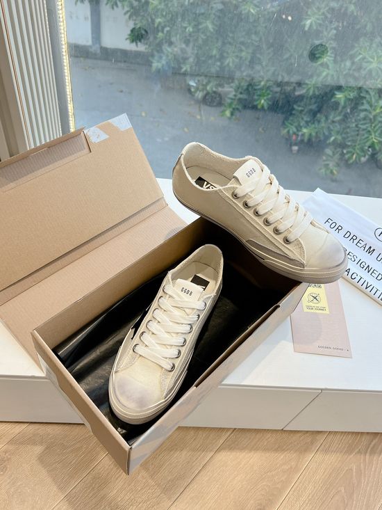 Golden Goose Vintage Distressed Comfortable Casual Walking Sneakers