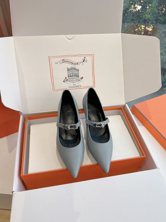 Hermes Pointed Toe Hardware Decor Low Heel Leather Loafers