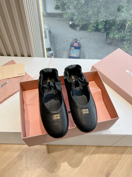 Miu Miu Elegant Round Toe Soft Leather Ballet Loafers