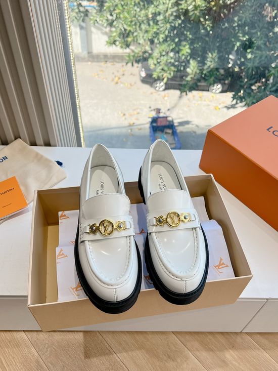 Louis Vuitton Wavy Sole Leather Casual Sneakers with Beaded Laces