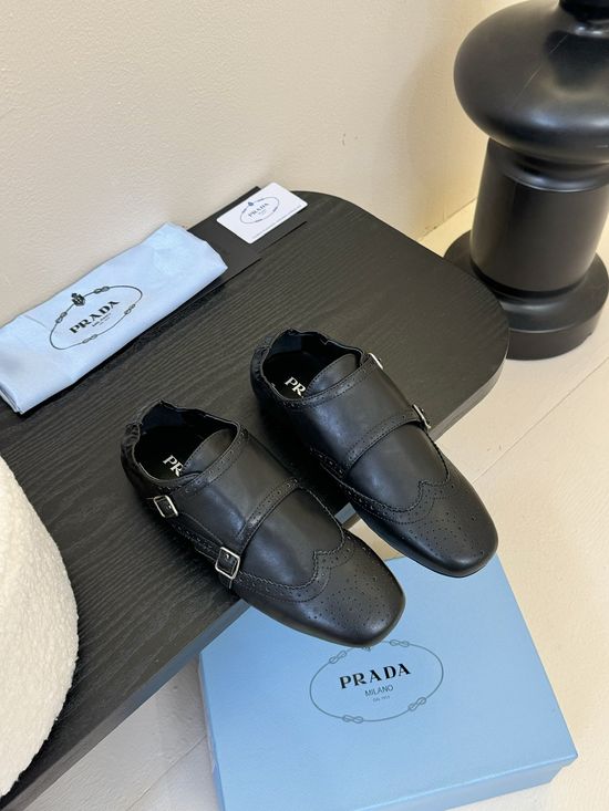 Prada Retro Leather Buckle Loafers Comfortable Thick Sole Shoes