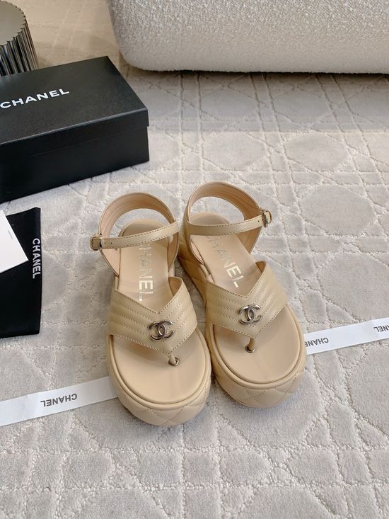 Chanel Comfortable Platform Thong Sandals for Daily Wear