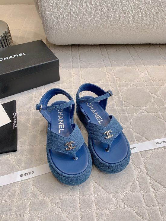Chanel Comfortable Platform Thong Sandals for Daily Wear
