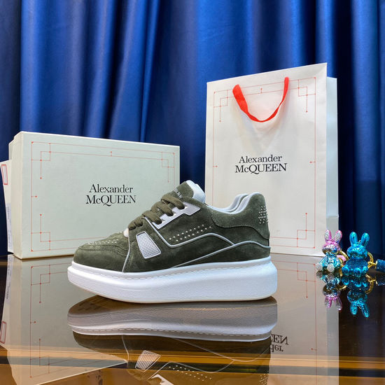 Louis Vuitton Premium Leather Sneakers With Breathable Lining And Durable Sole