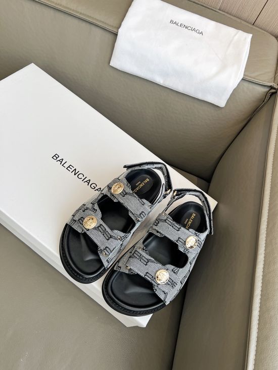 Balenciaga Stylish Casual Sneakers Exquisite Craftsmanship Durable Comfortable Sole