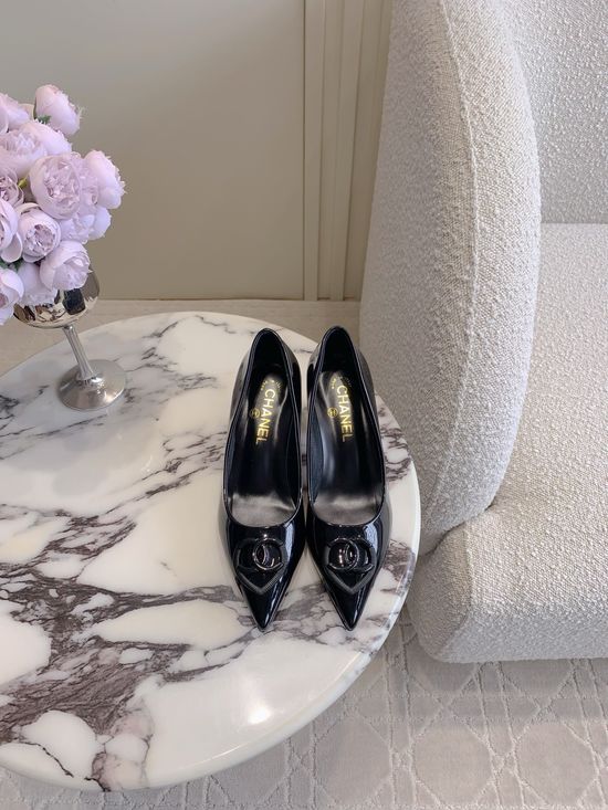Chanel Elegant Pointed Toe Patent Leather Low Heel Shoes