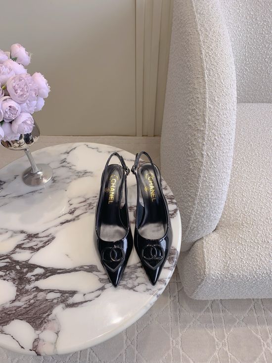 Chanel Elegant Pointed Toe Patent Leather Low Heel Shoes