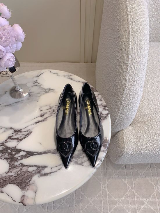 Chanel Elegant Pointed Toe Patent Leather Low Heel Shoes