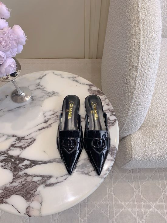 Chanel Elegant Pointed Toe Patent Leather Low Heel Shoes