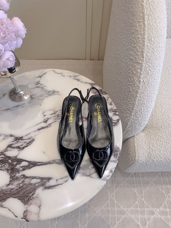 Chanel Elegant Pointed Toe Patent Leather Low Heel Shoes