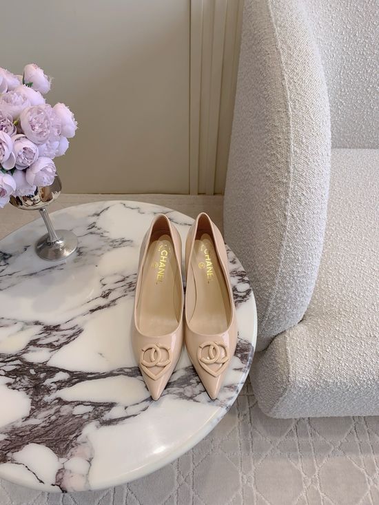 Chanel Elegant Pointed Toe Patent Leather Low Heel Shoes