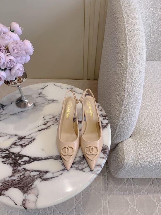 Chanel Elegant Pointed Toe Patent Leather Low Heel Shoes