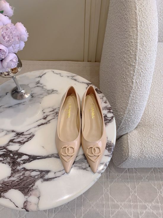 Chanel Elegant Pointed Toe Patent Leather Low Heel Shoes