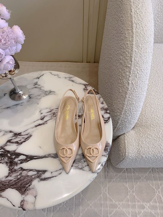 Chanel Elegant Pointed Toe Patent Leather Low Heel Shoes