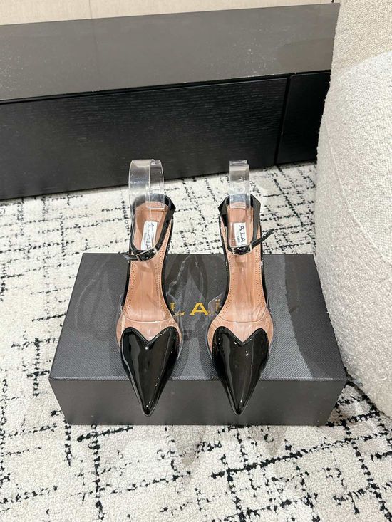 Alaia Glossy Patent Leather Heart Decor Dress Pumps