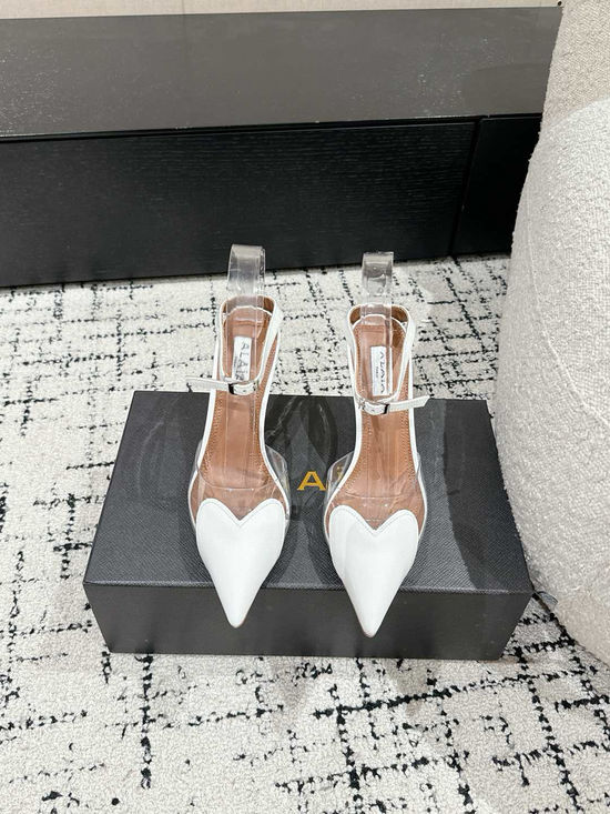 Alaia Glossy Patent Leather Heart Decor Dress Pumps