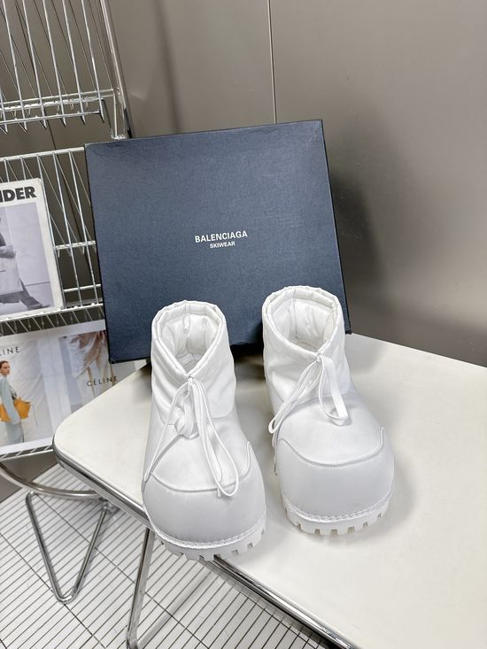 Balenciaga Durable Warm Lined Snow Boots for Cold Weather