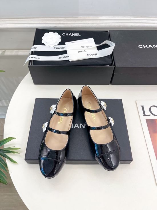 Chanel Camellia Decor Patent Leather Mary Jane Shoes