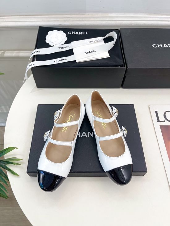 Chanel Camellia Decor Patent Leather Mary Jane Shoes