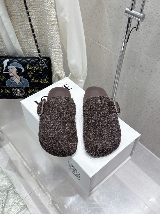 Loewe Comfortable Felt Clog Slippers With Retro Carved Details