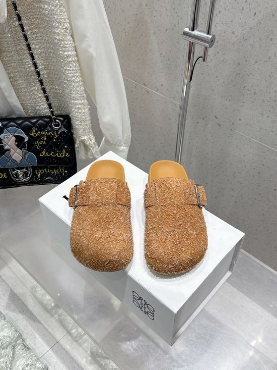 Loewe Comfortable Felt Clog Slippers With Retro Carved Details