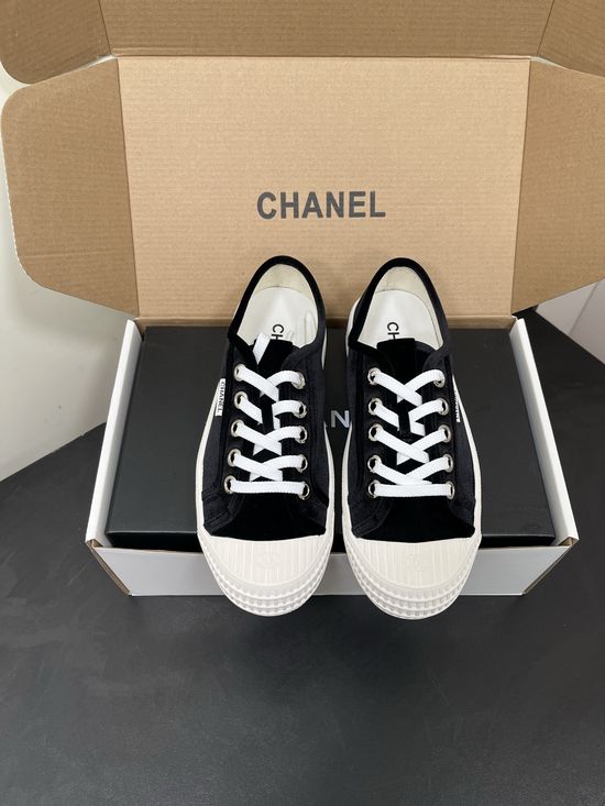 Chanel Color Block Low Top Casual White Sneakers