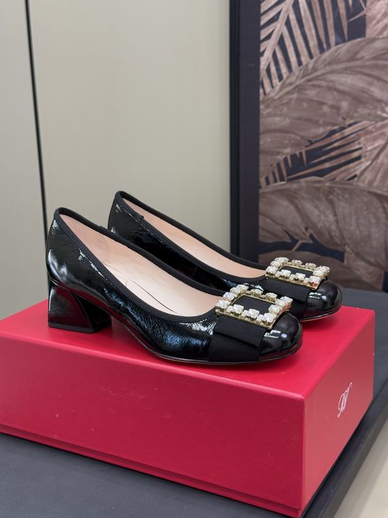 Roger Viver Rhinestone Embellished Leather Office Single Shoes