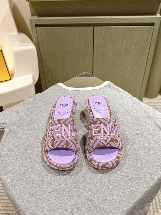 Fendi Premium Design Slippers Comfortable Leather Lining Low Heel