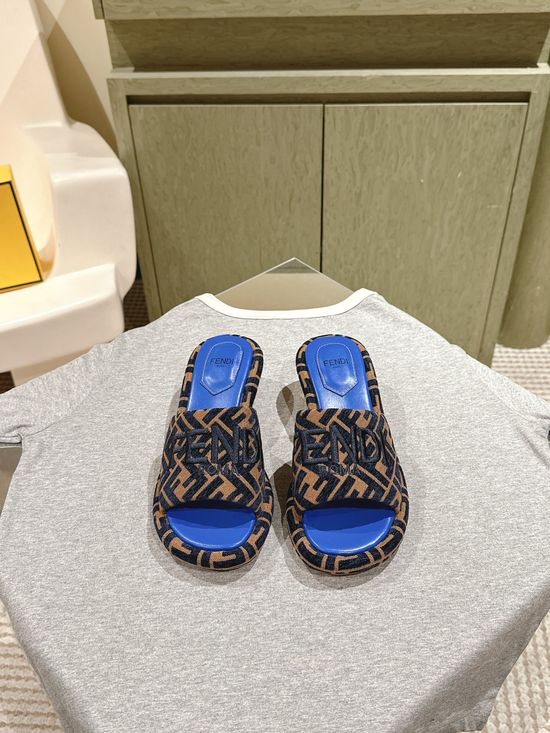 Fendi Premium Design Slippers Comfortable Leather Lining Low Heel