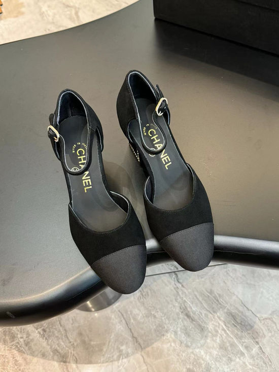 Chanel Elegant Suede Pumps Sheepskin Lining Genuine Leather Sole