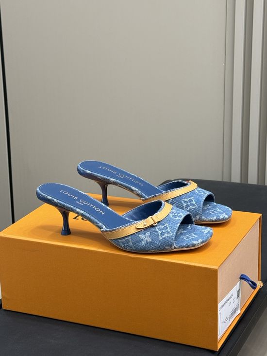 Louis Vuitton Elegant Kitten Heel Shoes Printed Leather Upper Design