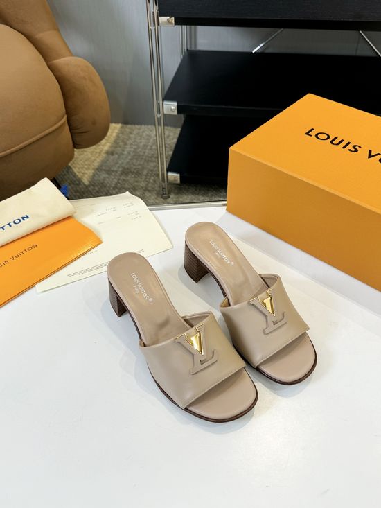 Louis Vuitton Casual Flat Sandals Premium Leather Hardware Detail Stylish