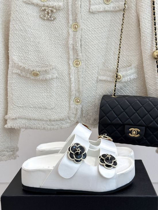 Chanel Elegant Floral Pattern Platform Slides with Soft Lining