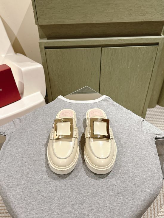 Gucci Buckle Decor Glossy Leather Loafer Slip On Mules