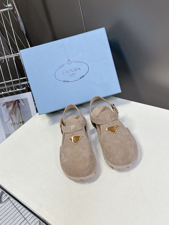 Prada Minimalist Leather Casual Sneakers with Logo Accent