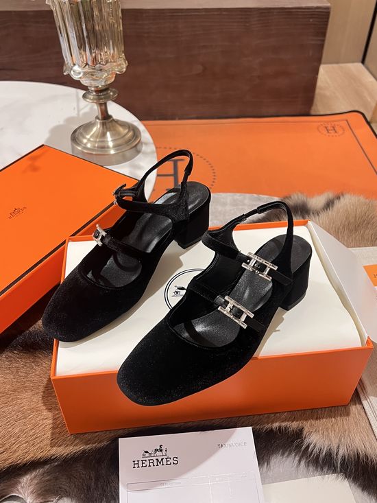 Hermes Buckle Decor Leather Mary Jane Block Heel Pumps